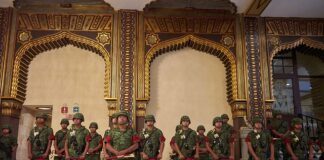 Co oznacza symbol na fladze Indii?