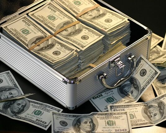 Ile zarabia pielęgniarka w Anglii miesięcznie?