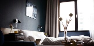 Czego nie robić w pokoju hotelowym?